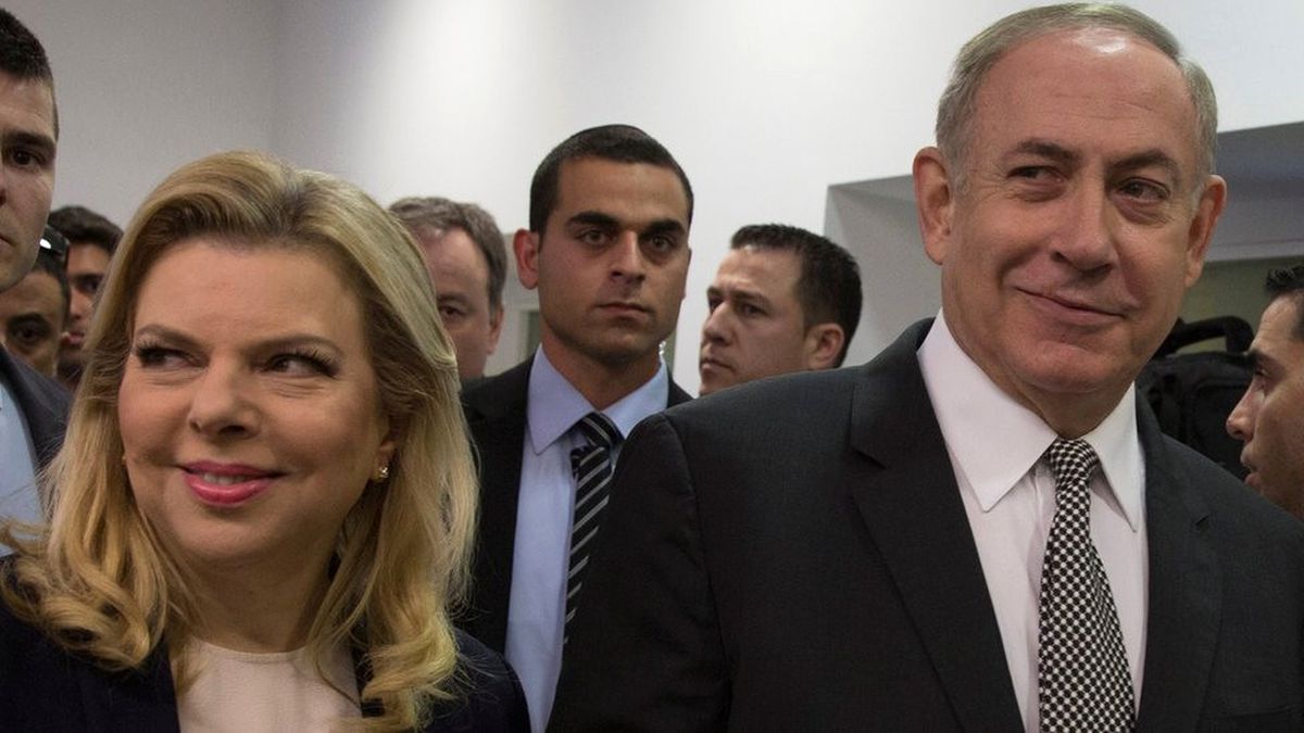 İsrail Başbakanı Netanyahu Tartıştığı Eşi Tarafından Yolda Giderken Arabadan Atıldığı İddialarını...