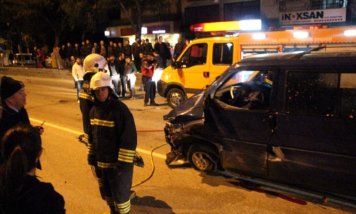 Kaza Yapan Sürücü ve Yolcular Polisle Tartıştı