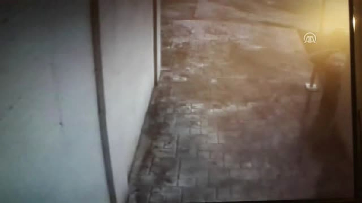 Kocaeli\'de Camiden Hırsızlık Güvenlik Kamerasında