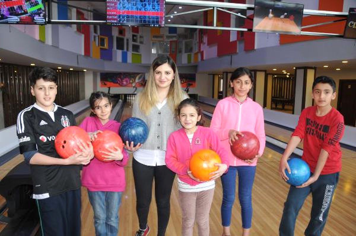 Özlam Öğretmen,başarılı Öğrencilerini Bowling ile Ödüllendirdi
