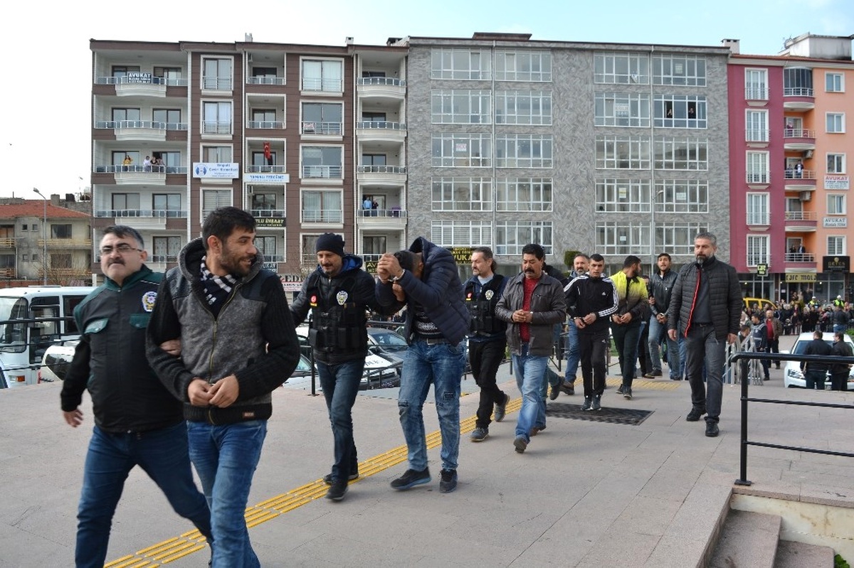 Şafak Operasyonunda Yakalanan 31 Zehir Taciri Adliyeye Sevk Edildi