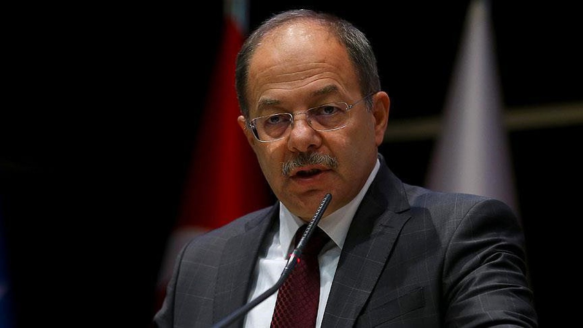 Sağlık Bakanı Recep Akdağ, Avrupa Adalet Divanı\'nın İş Yerinde Başörtüsü Takmanın...