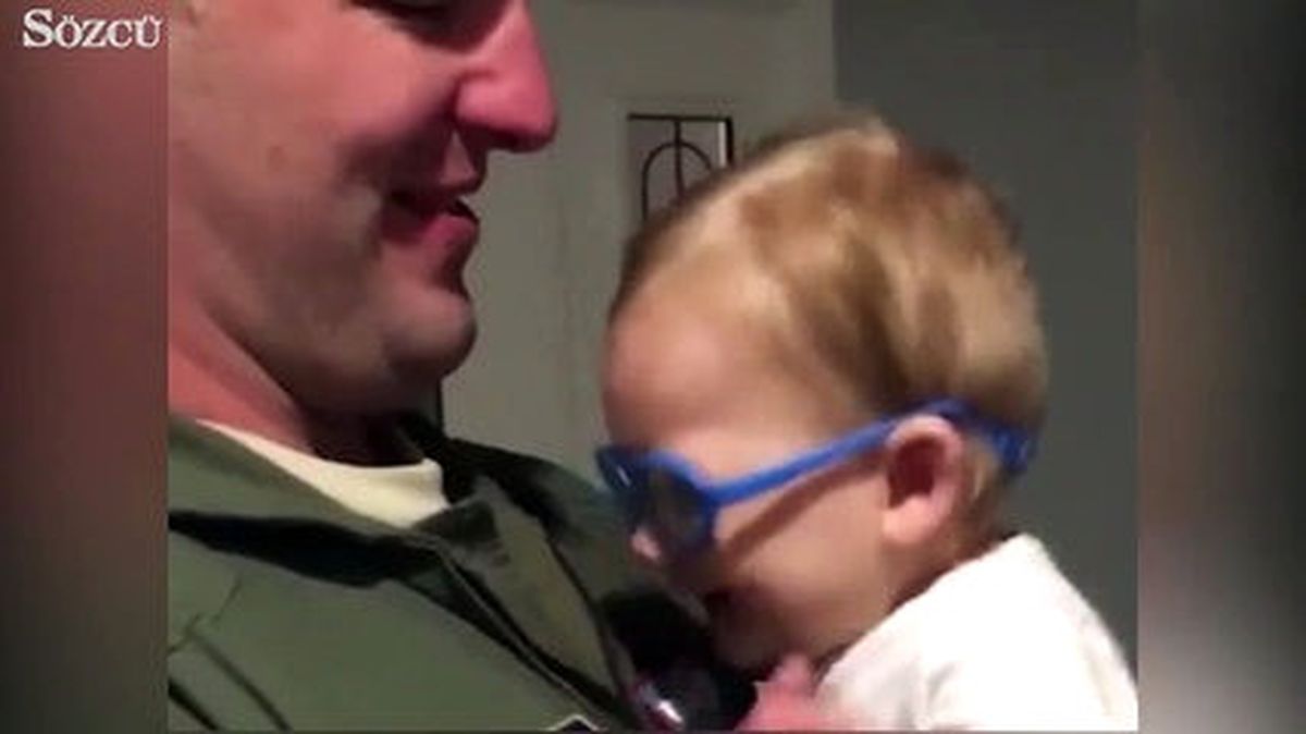 Tatlı Bebek Babasını İlk Defa Görüyor Ve...