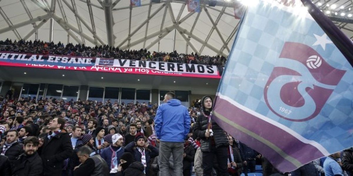 Trabzonspor\'dan İlginç Ceza! Taraftar Koltuk Sildi...