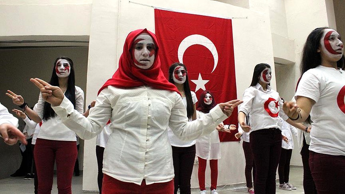 Türk Bayrağına Bürünüp Işaret Diliyle Istiklal Marşı Okudular
