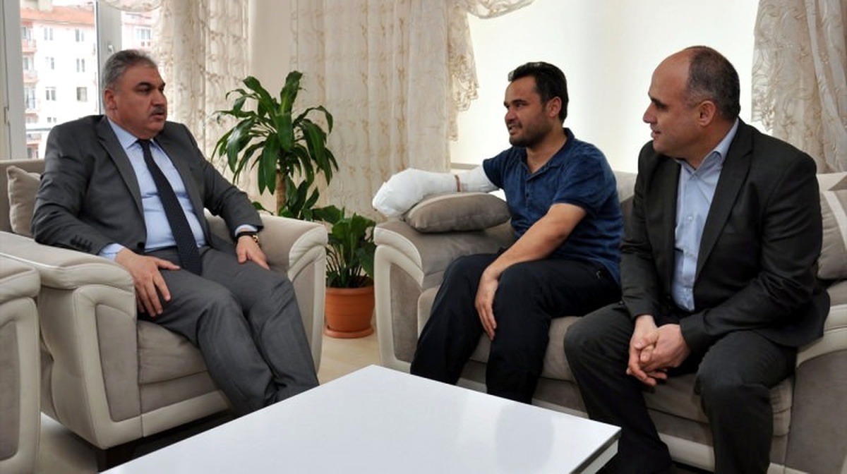 Vali Okur, Gazi Çatalkaya\'yı Ziyaret Etti