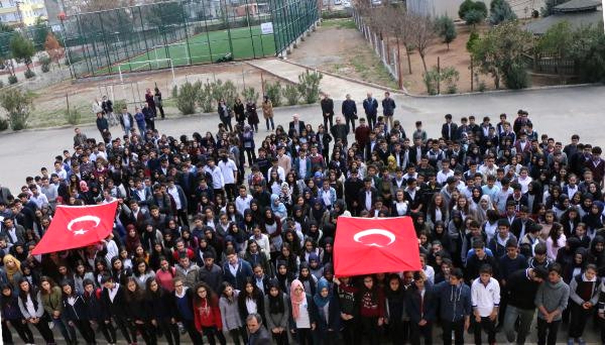 670 Öğrenci Hep Birlikte \'Çanakkale\' Türküsü Söyledi