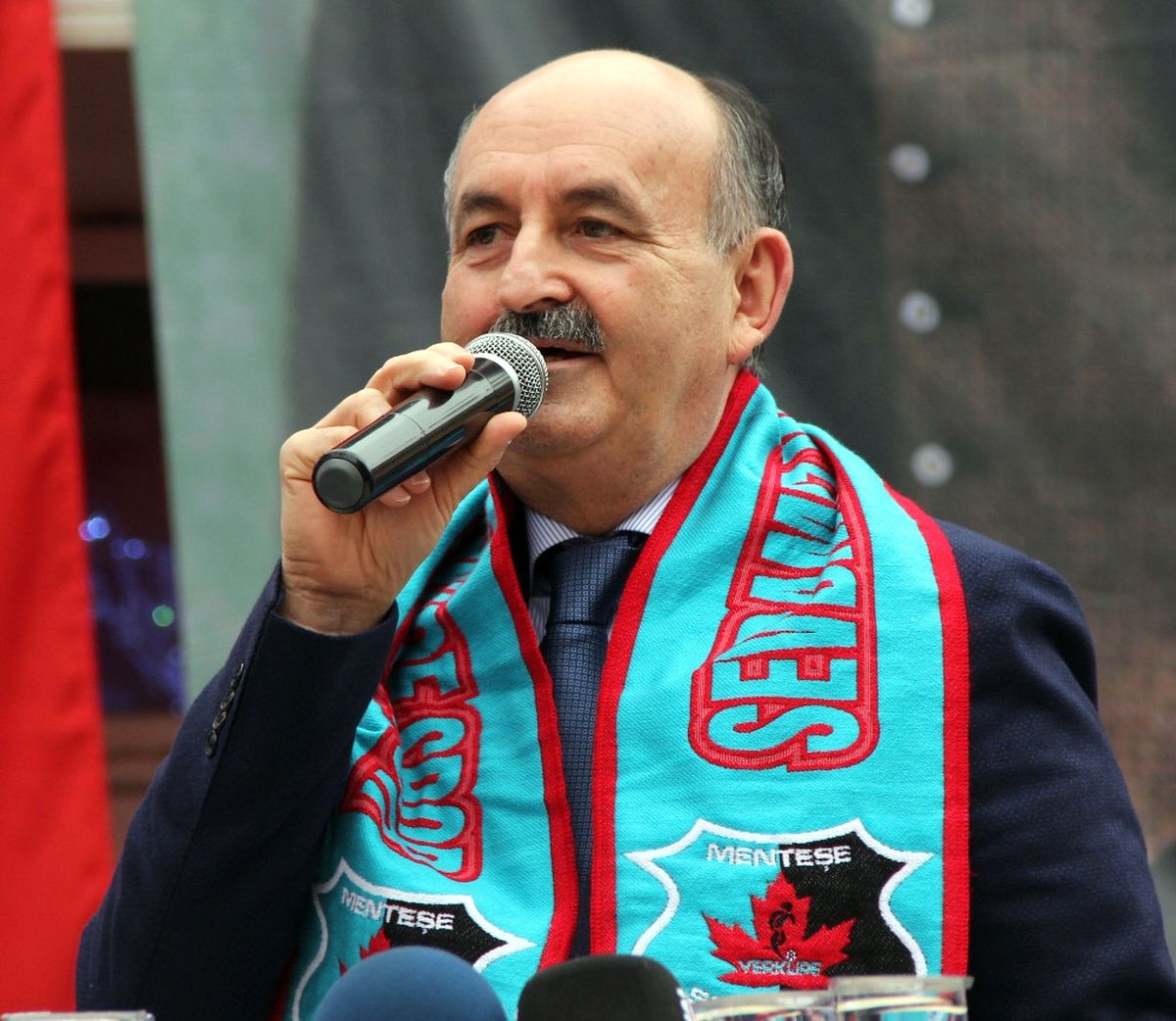 Adında \'Halk\' Olan Parti Halkla Yürüyemiyor"