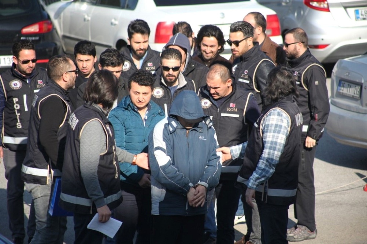 Adliyeye Çıkarılan Fetö Üyesi Gazetecileri Tehdit Etti