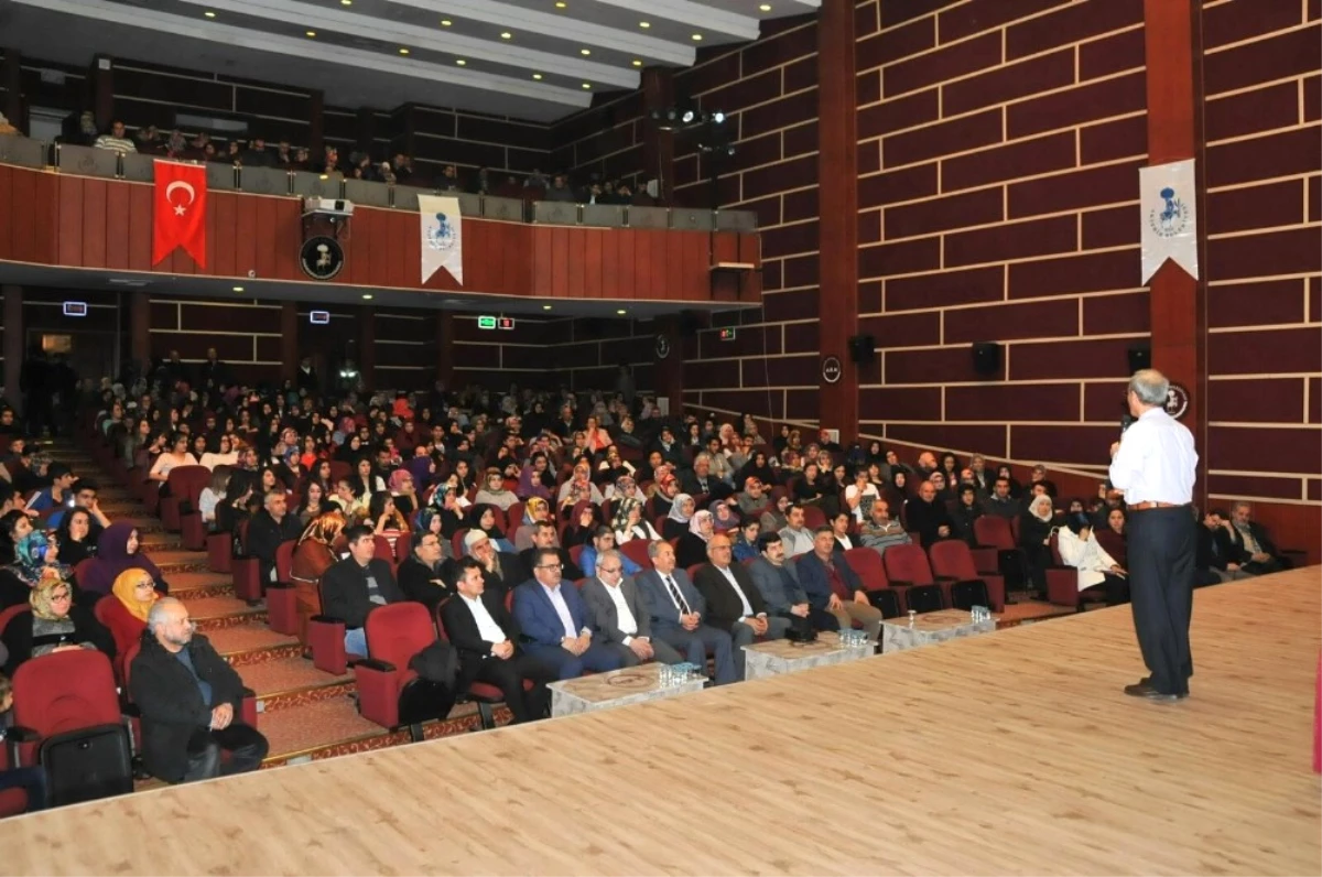 Akşehir\'de "Aile ve Gençlik Eğitimi" Konferansı