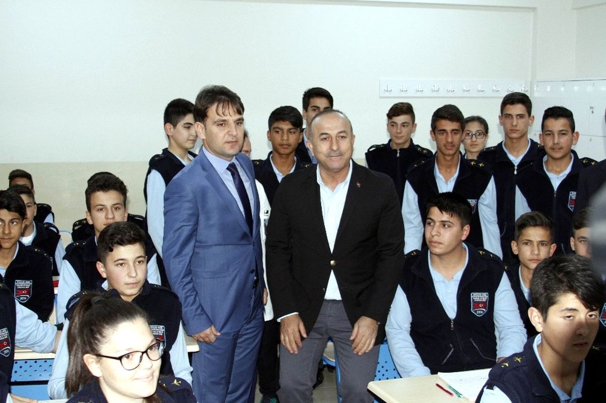 Bakan Çavuşoğlu\'dan Öğrencilere Sivil ve Savaş Uçağı Sözü