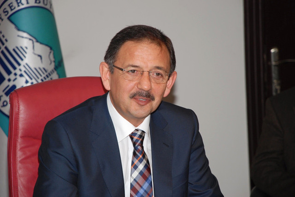 Bakan Özhaseki, Beyoğlu Standını Ziyaret Etti