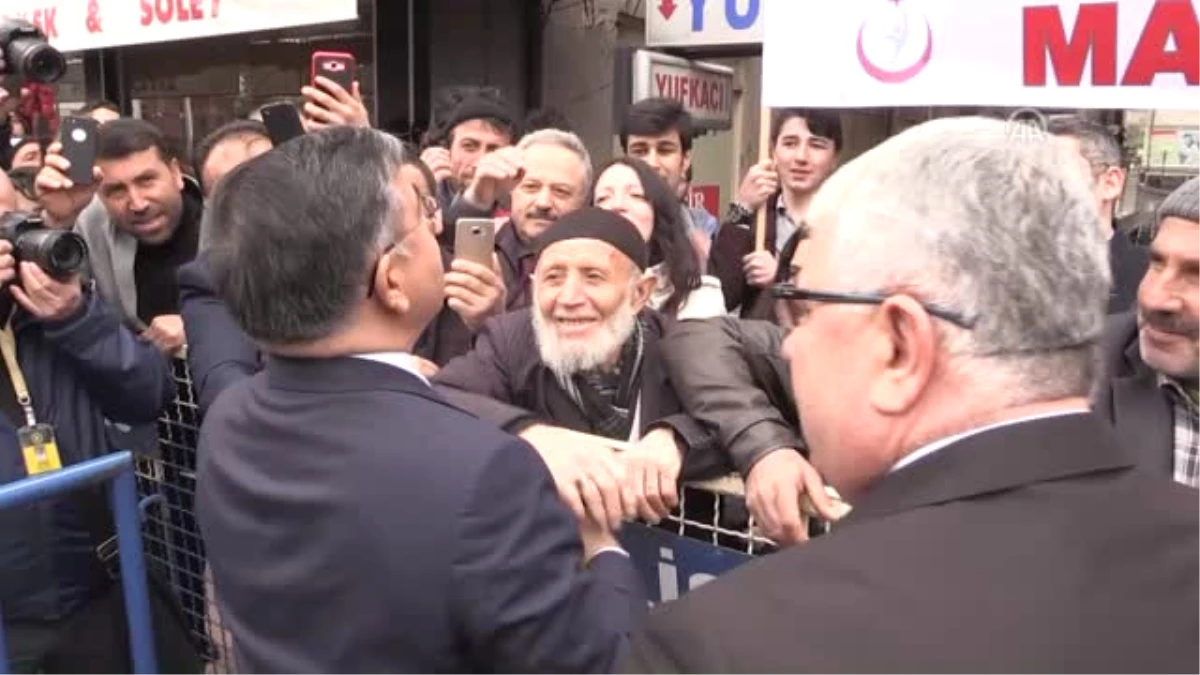 Başbakan Yıldırım\'a Vatandaşlardan Yoğun Ilgi