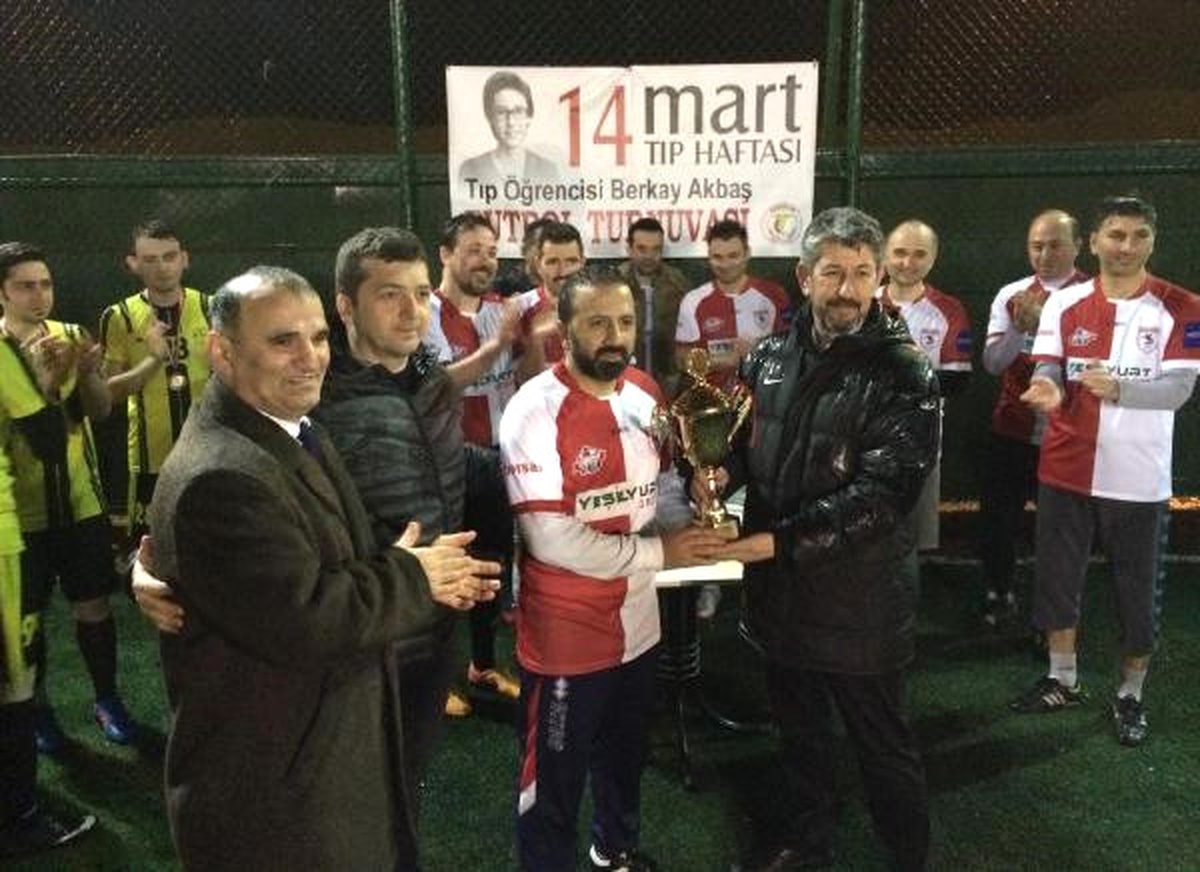 Bombalı Saldırıda Ölen Tıp Fakültesi Öğrencisinin Adı Hekimlerin Futbol Turnuvasına Verildi
