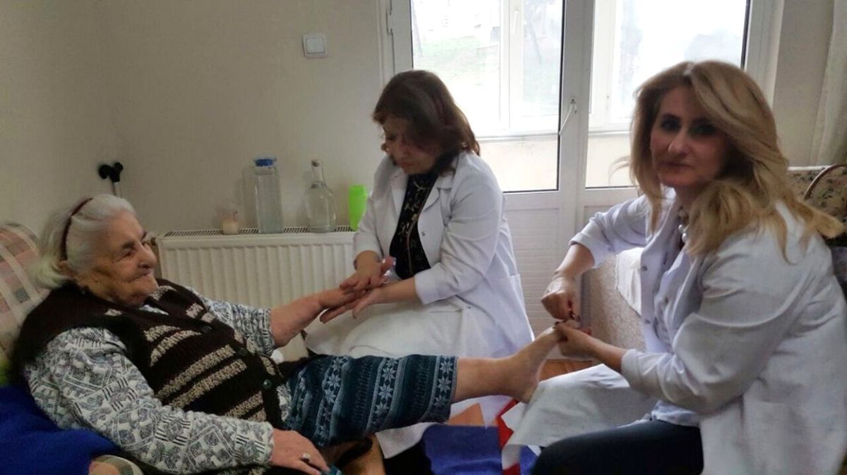 Büyükçekmece Belediyesi\'nden Yaşlılara Evde Kişisel Bakım Hizmeti