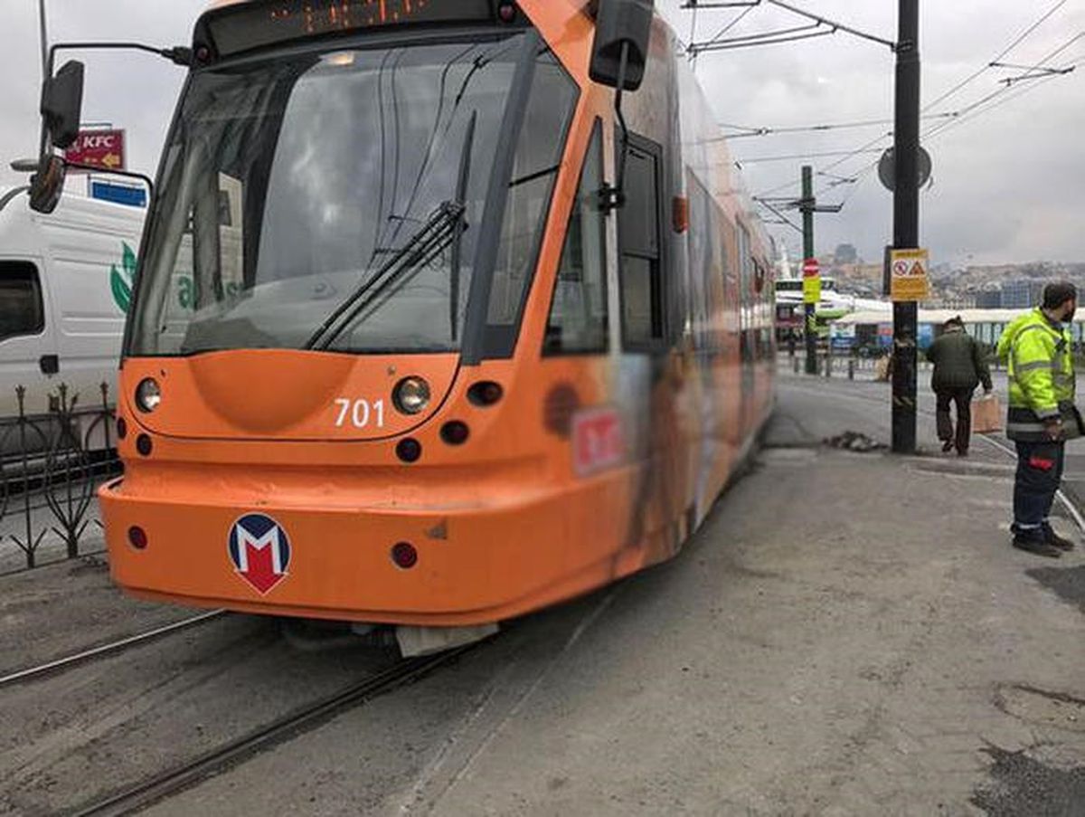 Dha İstanbul - Aynı Noktada Bir Tramvay Daha Raydan Çıktı (1)