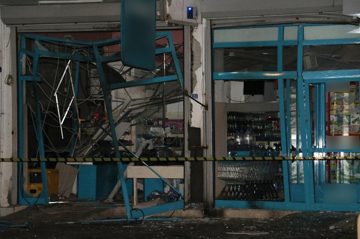 Diyarbakır\'da Markete El Yapımı Patlayıcıyla Saldırı
