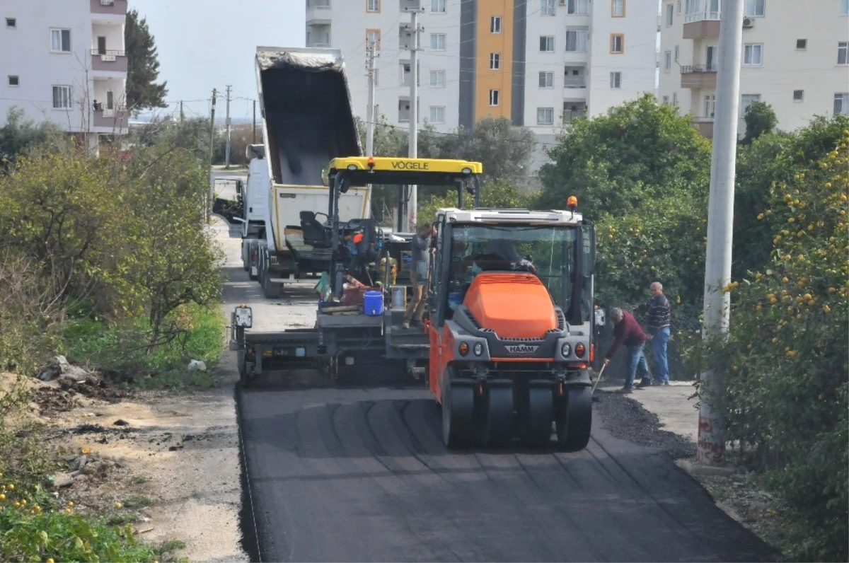 Erdemli\'de Asfalt Çalışmaları Devam Ediyor