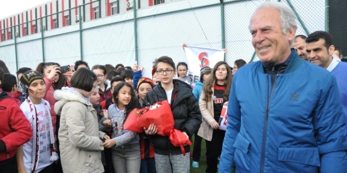 Eskişehirspor\'a Öğrencilerden Ziyaret