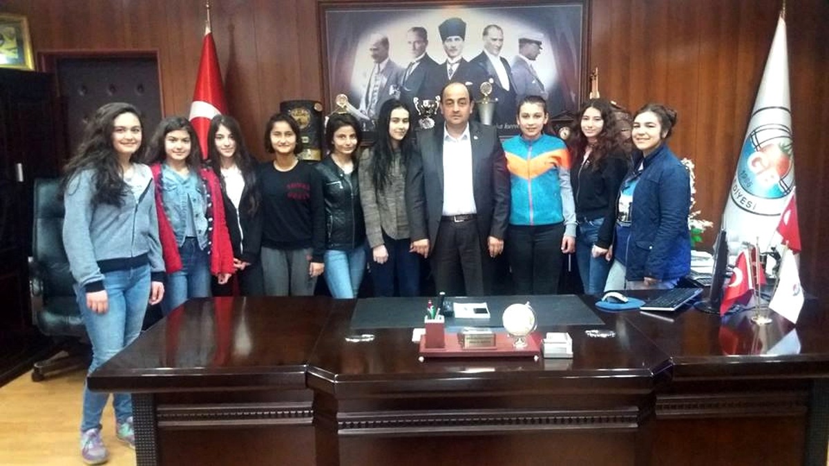 Gülüçlü Genç Kızlar Başkan Demirtaş\'a Teşekküre Geldi