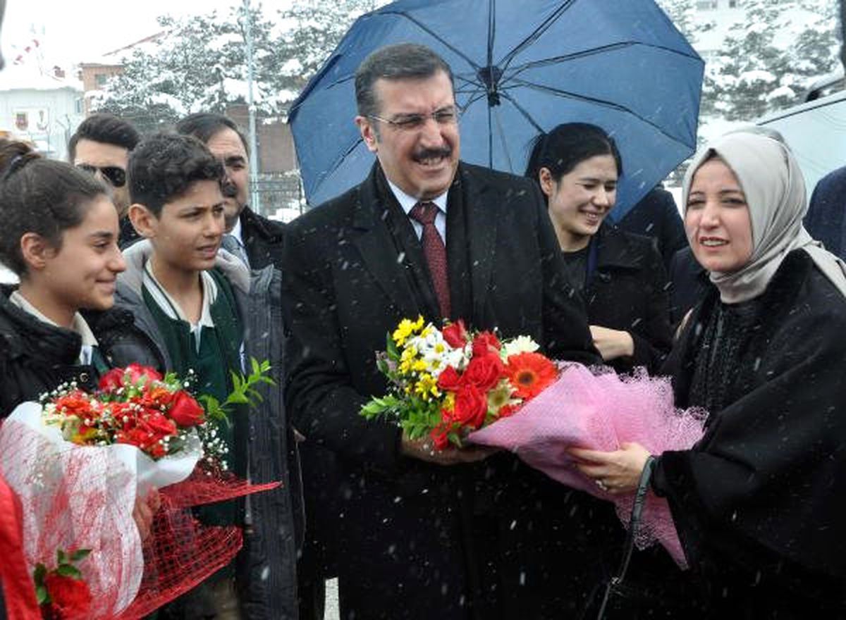 Gümrük ve Ticaret Bakanı Tüfenkçi Bitlis\'te
