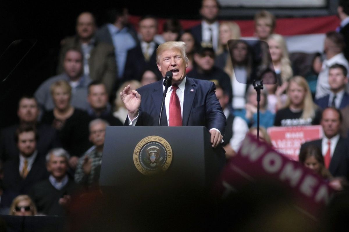 Hawai Mahkemesi Trump\'ın 7 Ülkeye Vize Yasağı Kararını Durdurdu