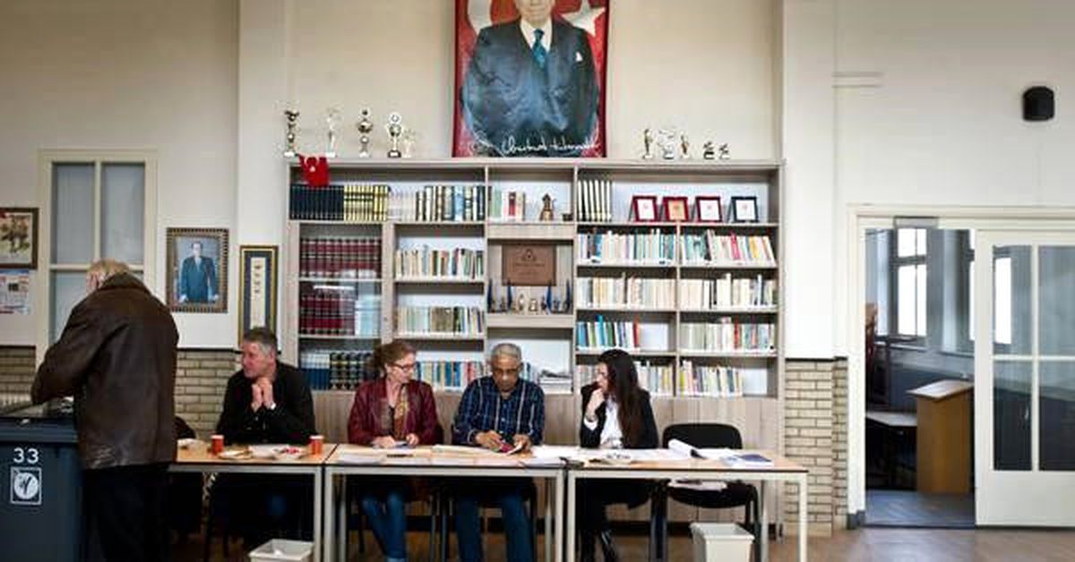 Hollanda Seçimlerinde Camilerde de Oy Kullanıldı