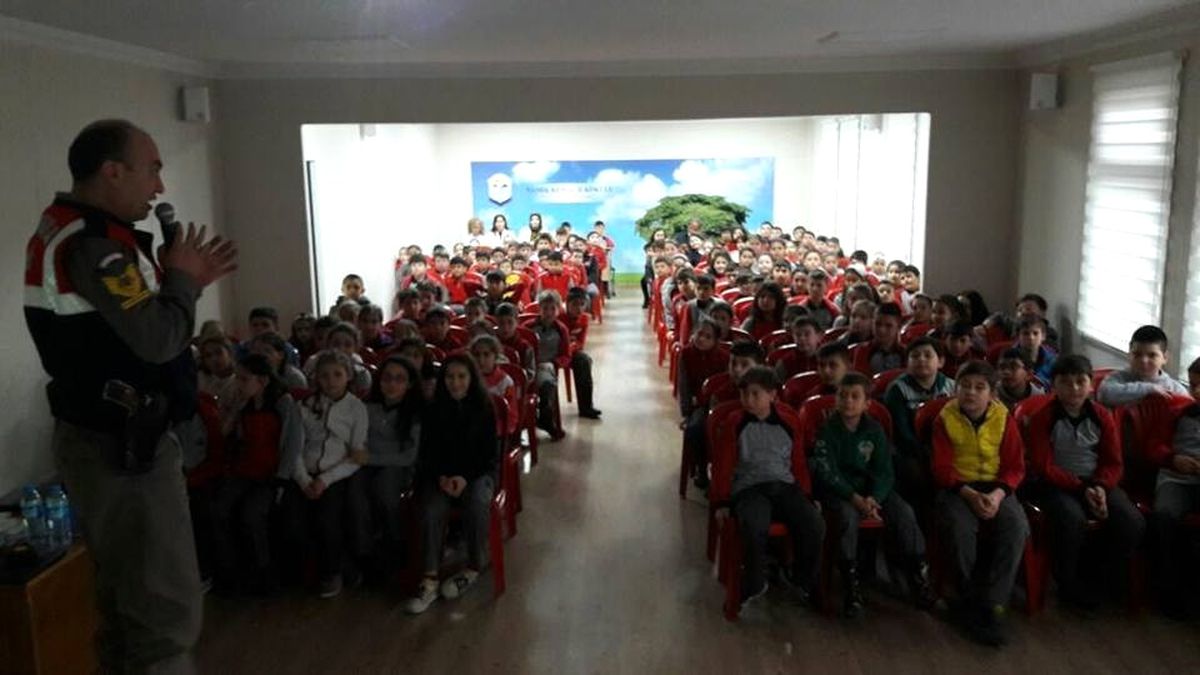 Jandarma\'dan Çocuklara Trafik Dersi