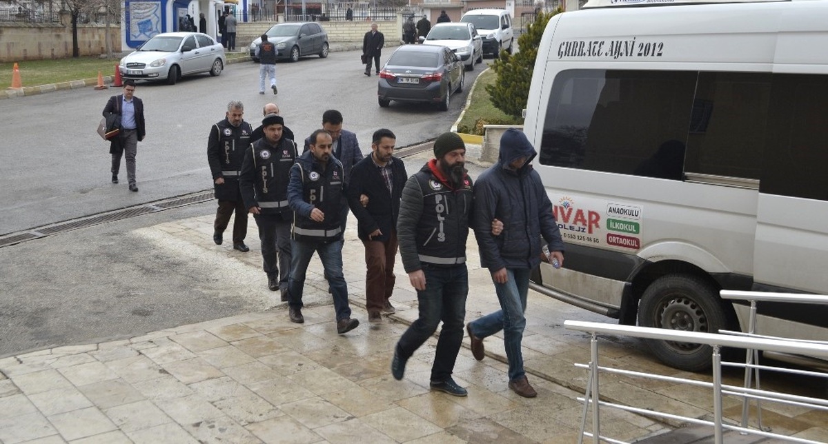 Karaman\'da Fetö\'den Gözaltına Alınan 4 Kişi Adliyeye Sevk Edildi