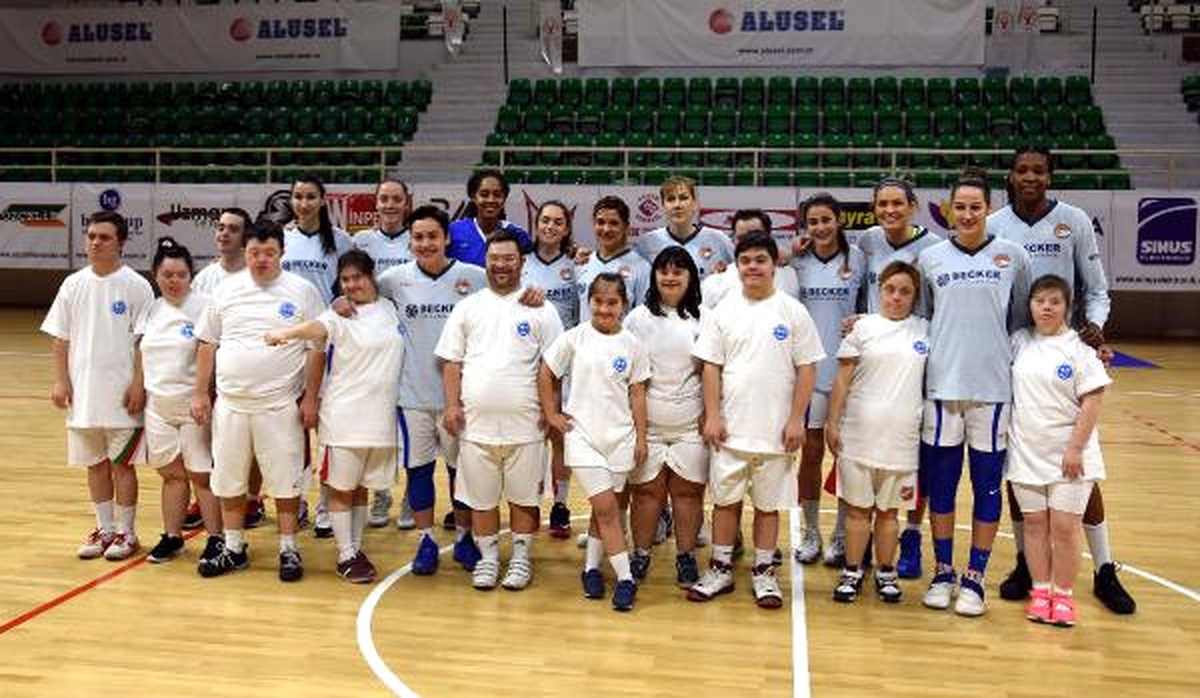 Kardeşlik Kupası İzmir Down Basket\'in