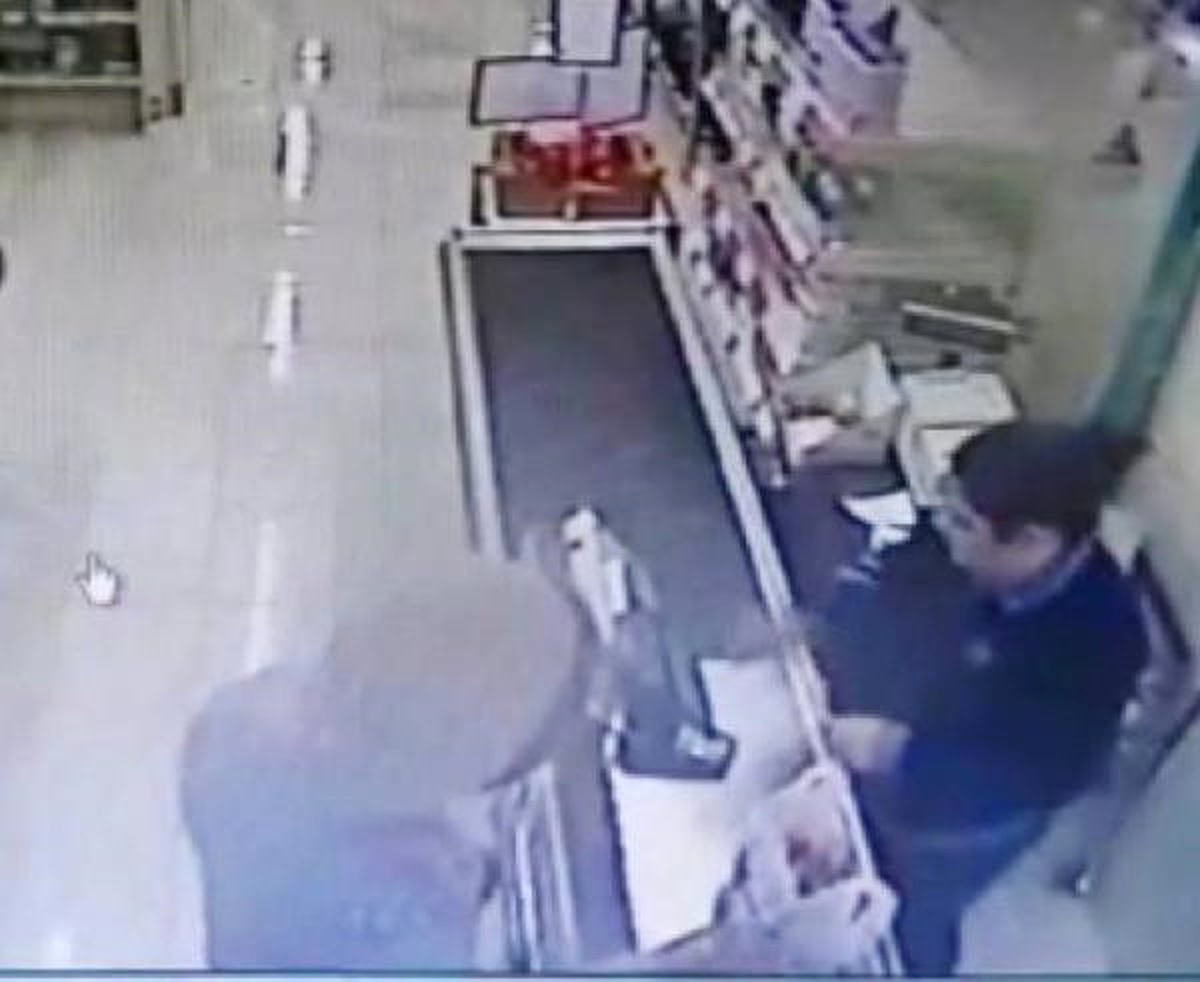 Kasiyeri Etkisiz Hale Getirip Marketi Soydular