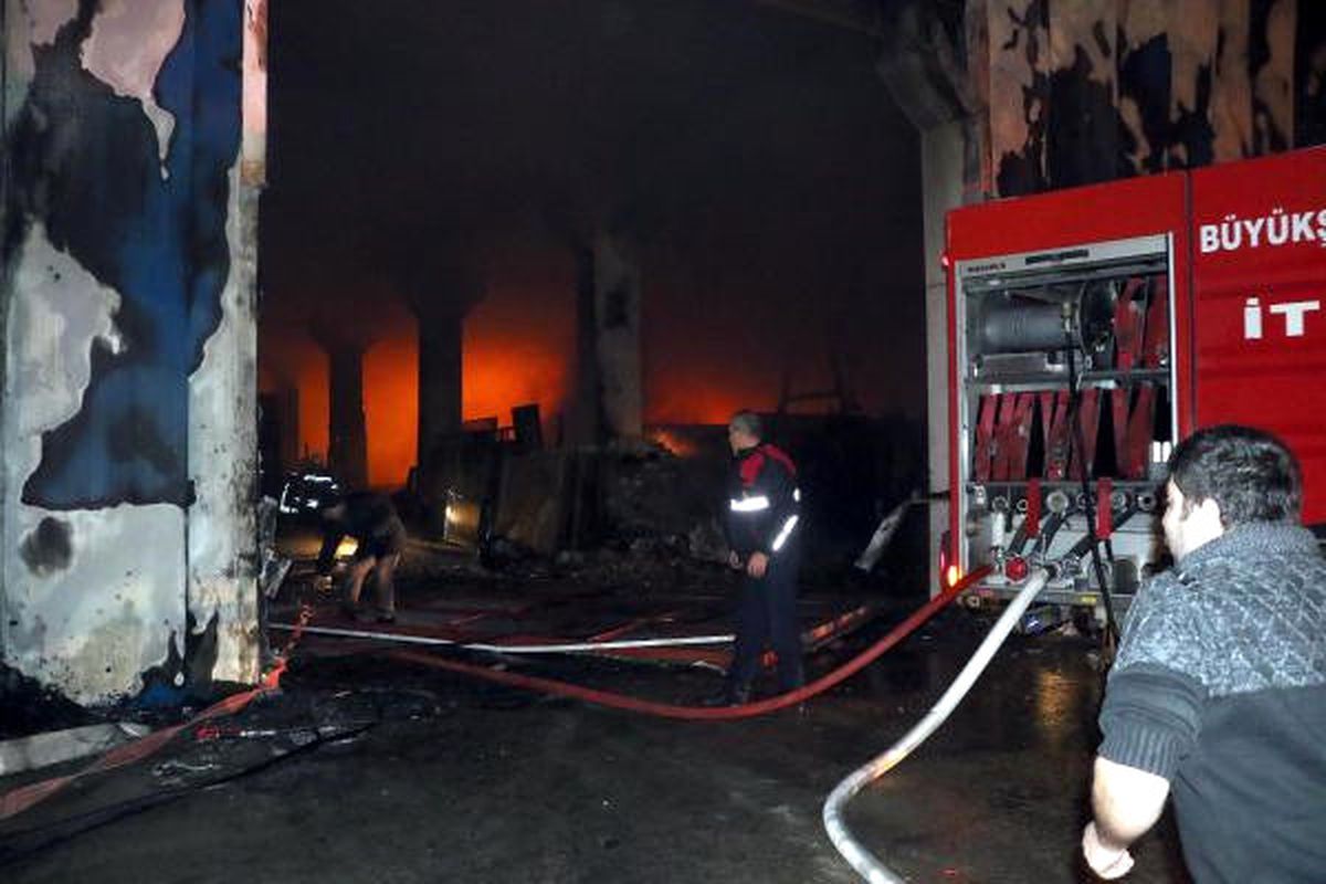 Kocaeli\'de Alüminyum Fabrikasında Yangın