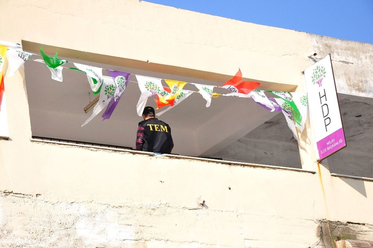 Milas\'ta Polis Hdp Binasını Aradı
