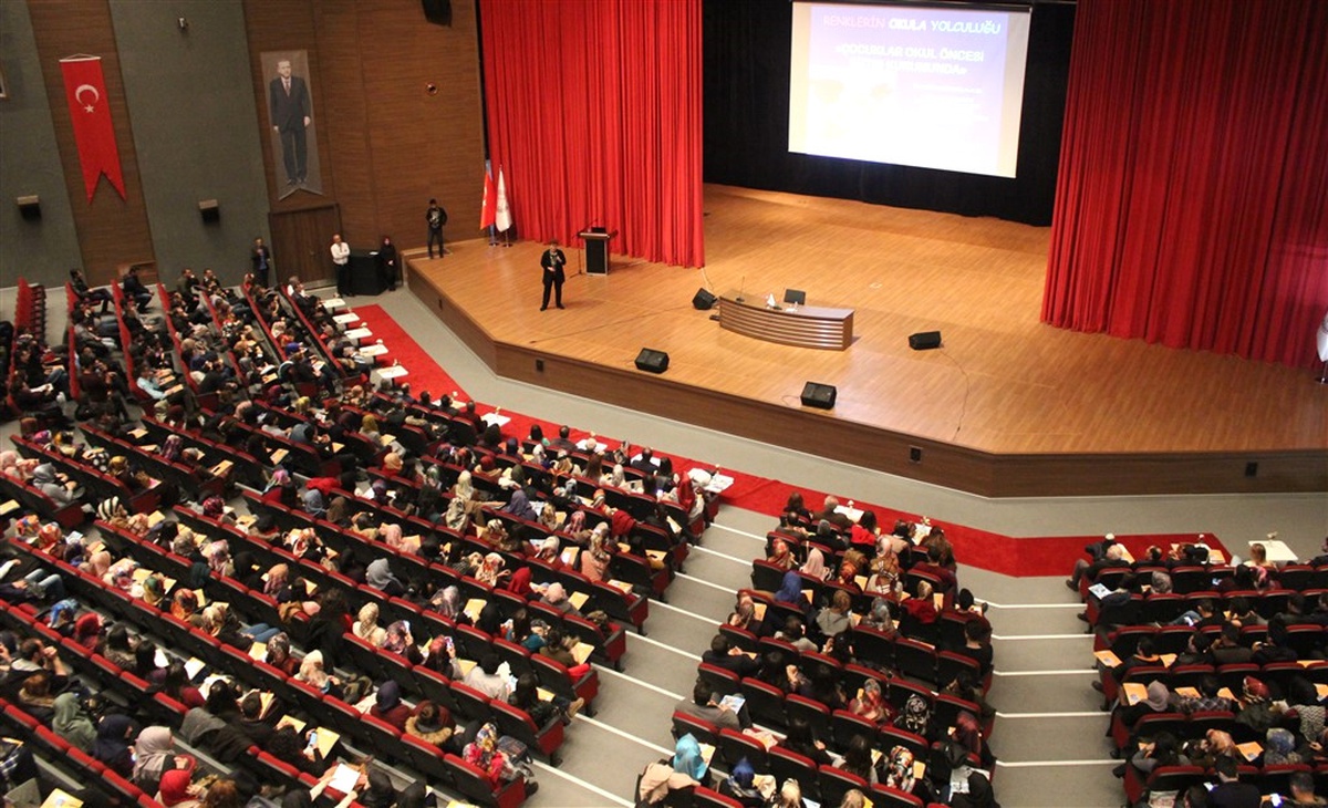 Muş\'ta "Renklerin Okula Yolculuğu" Konferansı