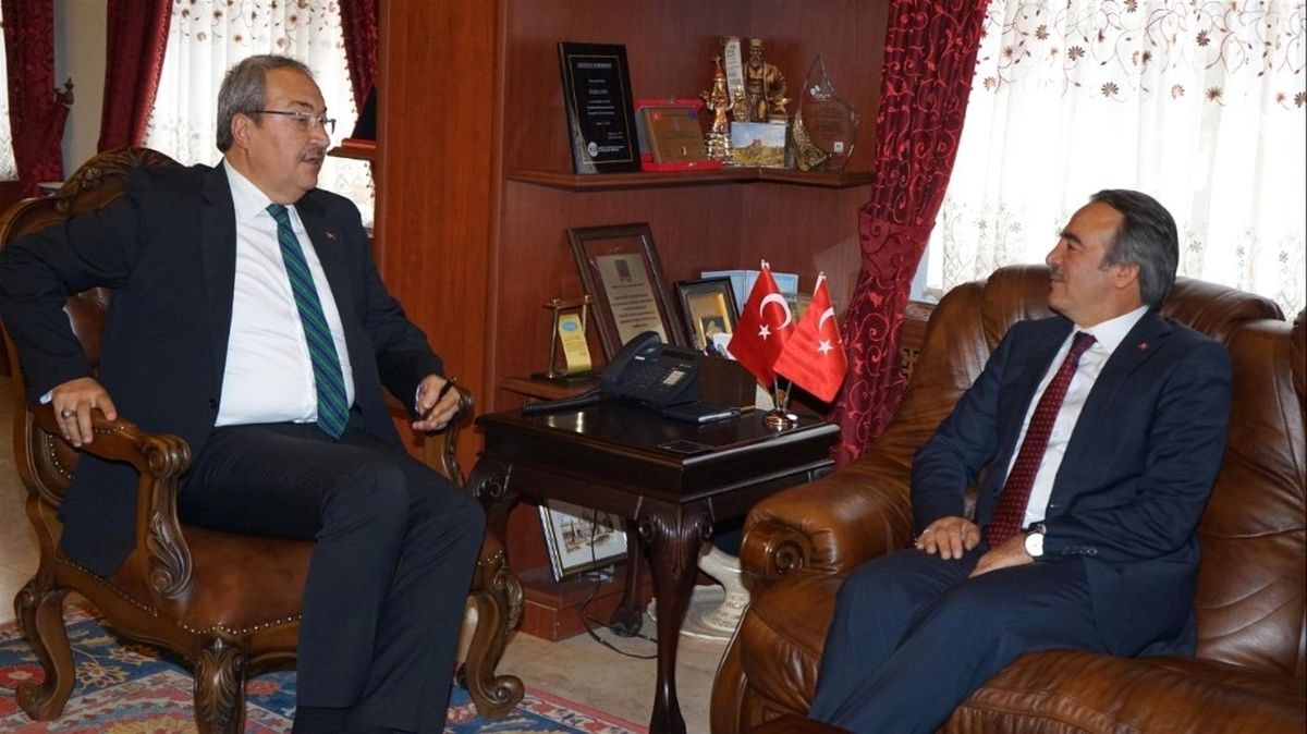 Neü Rektörü Bağlı, Belediye Başkanı Ünver\'i Ziyaret Etti