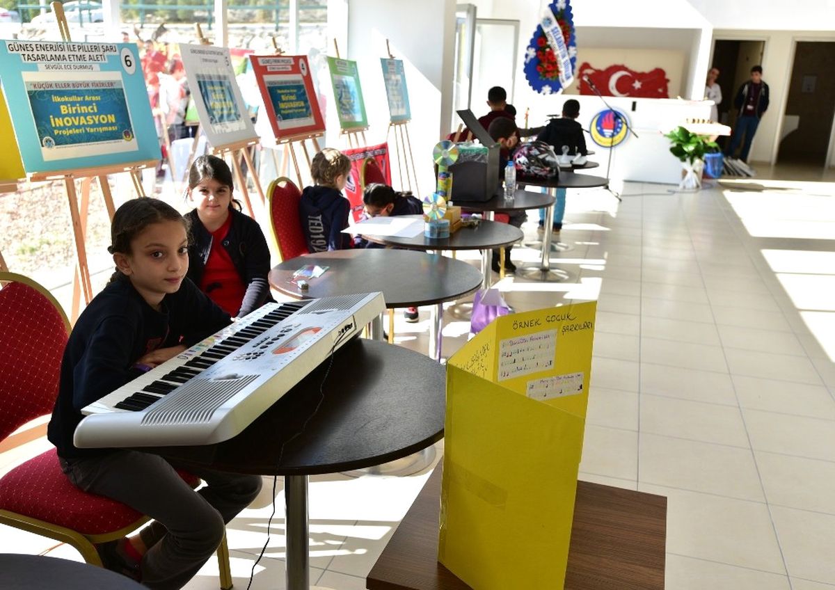 Öğrenciler Kendi Yaptıkları Projeleri Sergilediler