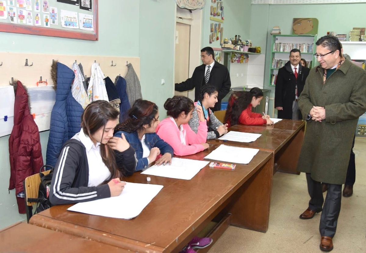Öğrencilerinden Başkan Tiryaki\'ye Şarkılı Karşılama