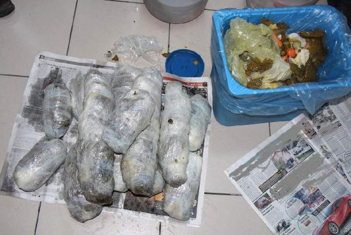 Otobüsteki Turşu Bidonlarından Uyuşturucu Çıktı