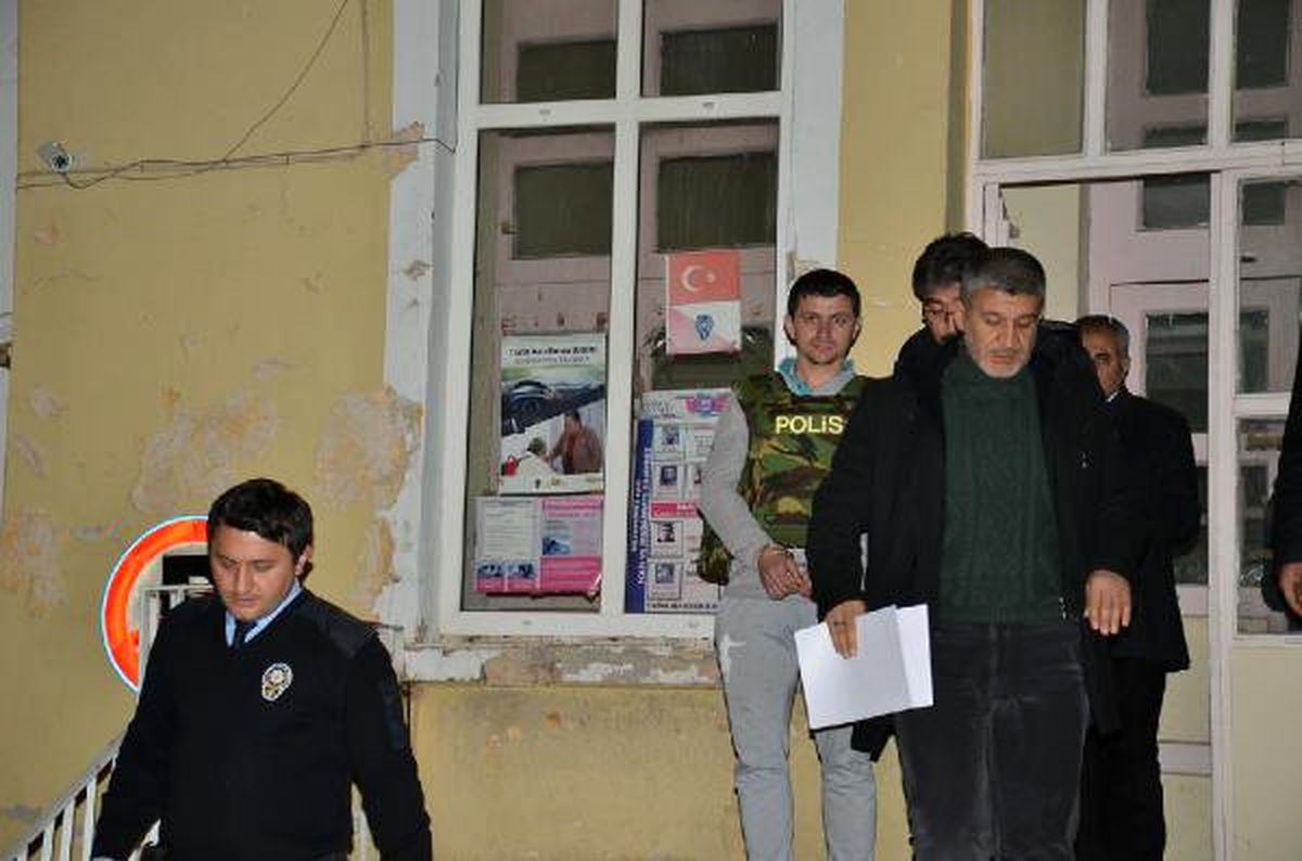 Oturdukları Evin Sahibini Öldürüp, Parasını Çaldılar