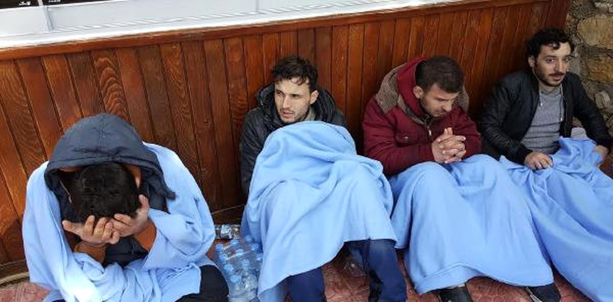 Sahil Güvenlik Zor Durumdaki 7 Mülteciyi Kurtardı