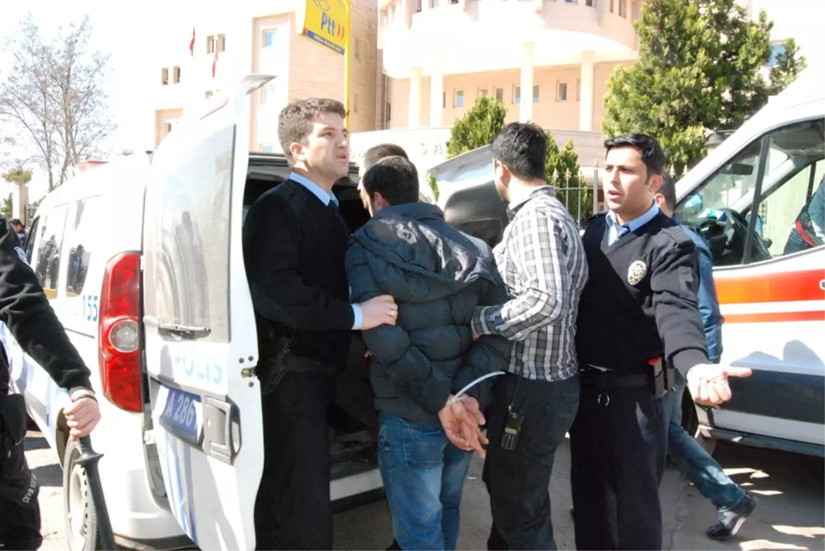 Şanlıurfa Adliyesi\'nde Kavga: 3\'ü Polis 6 Yaralı (4)