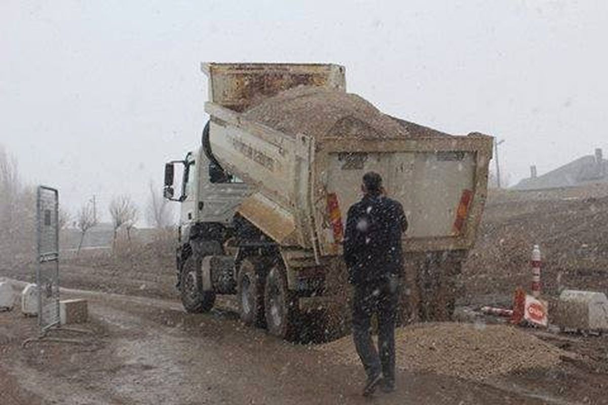 Saray\'da Yol Yapım Çalışması