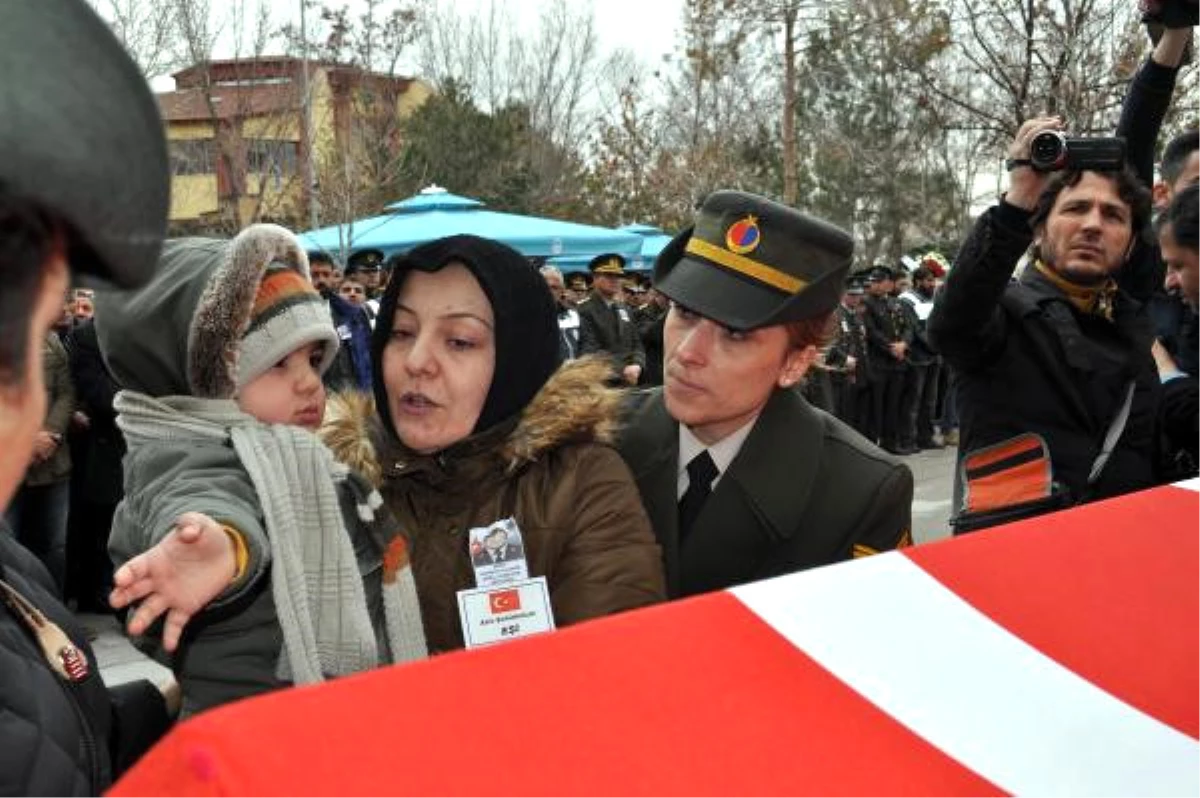 Şehit Jandarma Uzman Çavuş Mahmut Yıldırım, GözyaşlarıylaToprağa Verildi