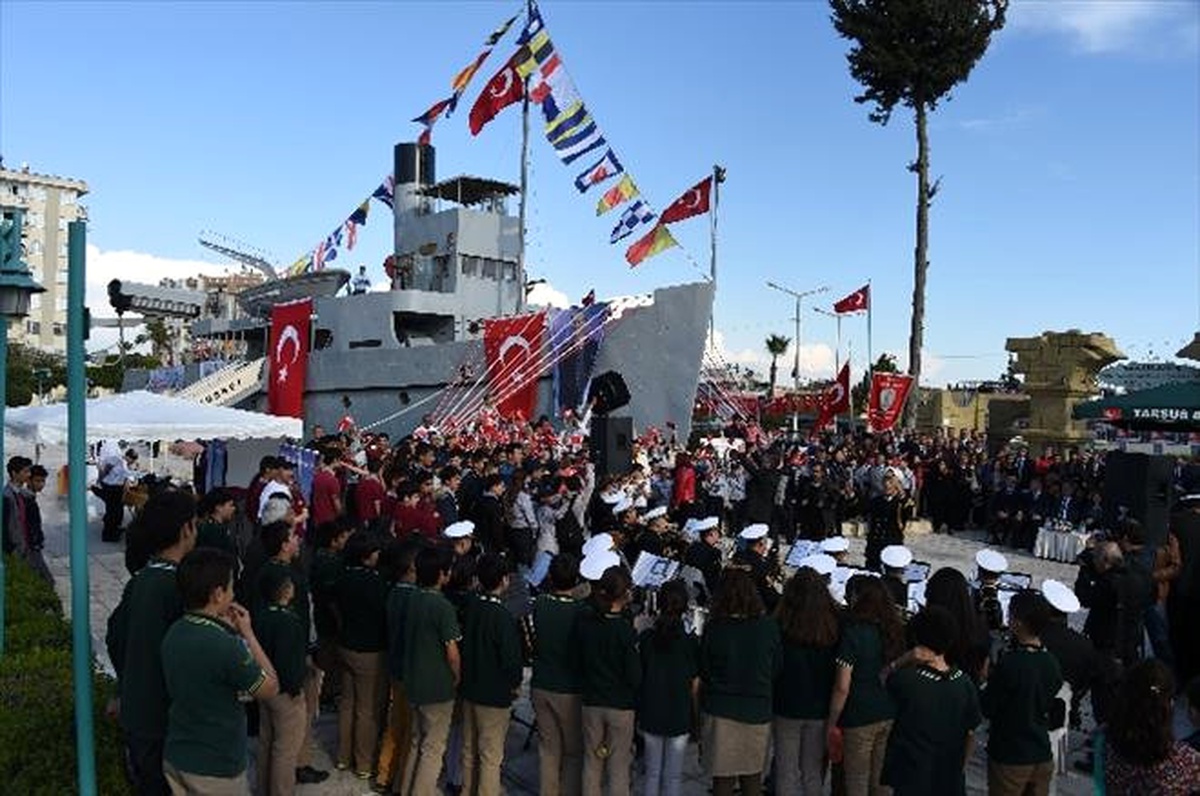 Şehitleri Anma Günü ve Çanakkale Deniz Zaferi\'nin 102. Yılı