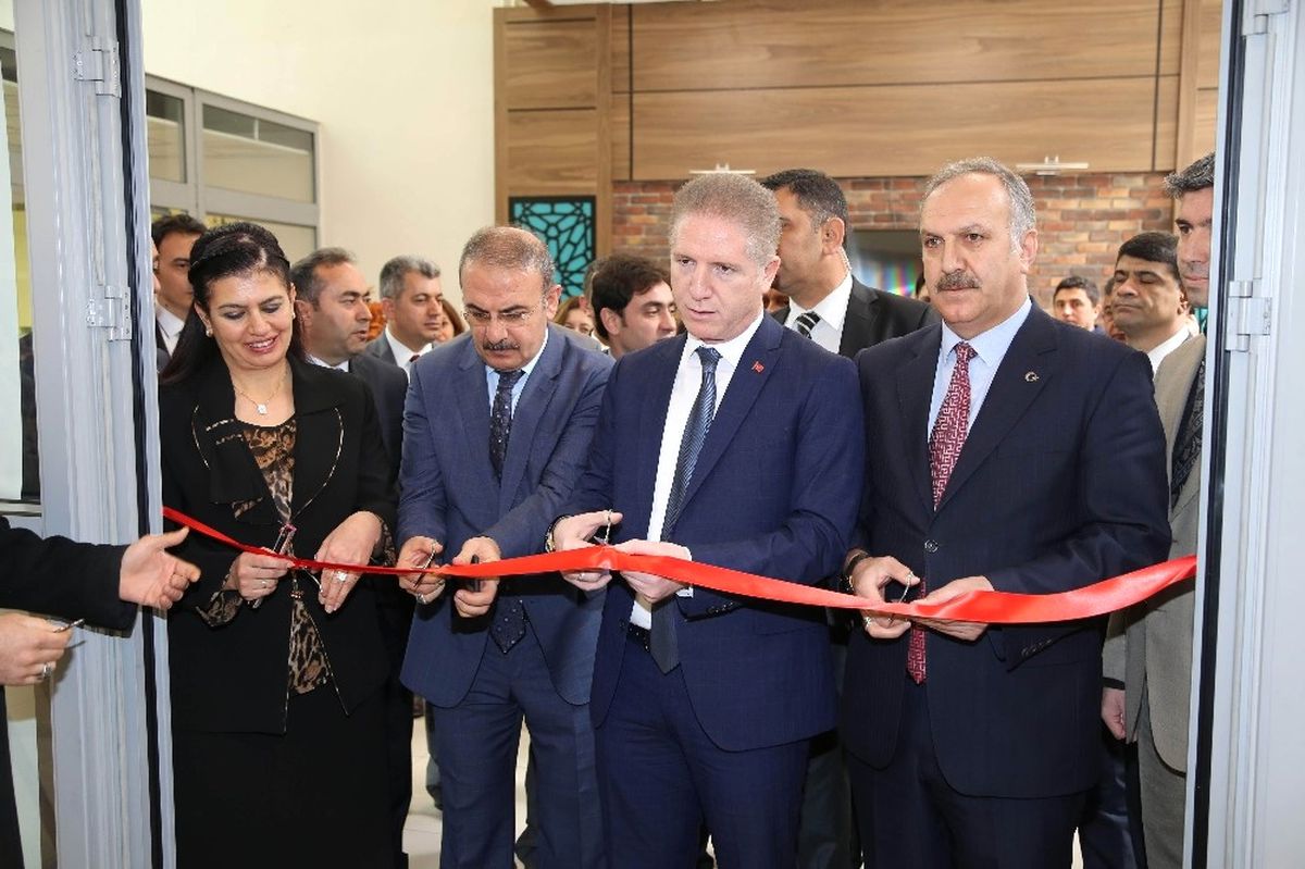 Sivas\'ta Lise Öğrencileri 15 Temmuz Sergisi Açtı