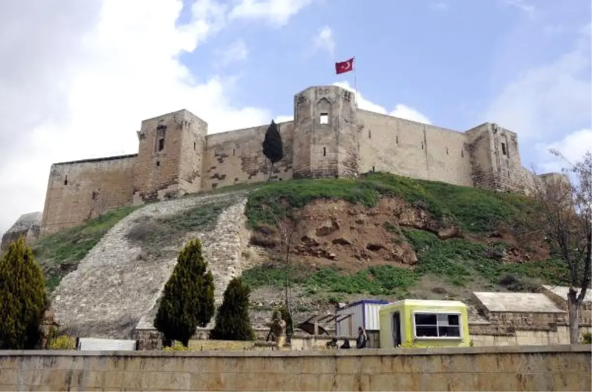 Suriyeliler, Halep Özlemini Antep Kalesi\'yle Gideriyor