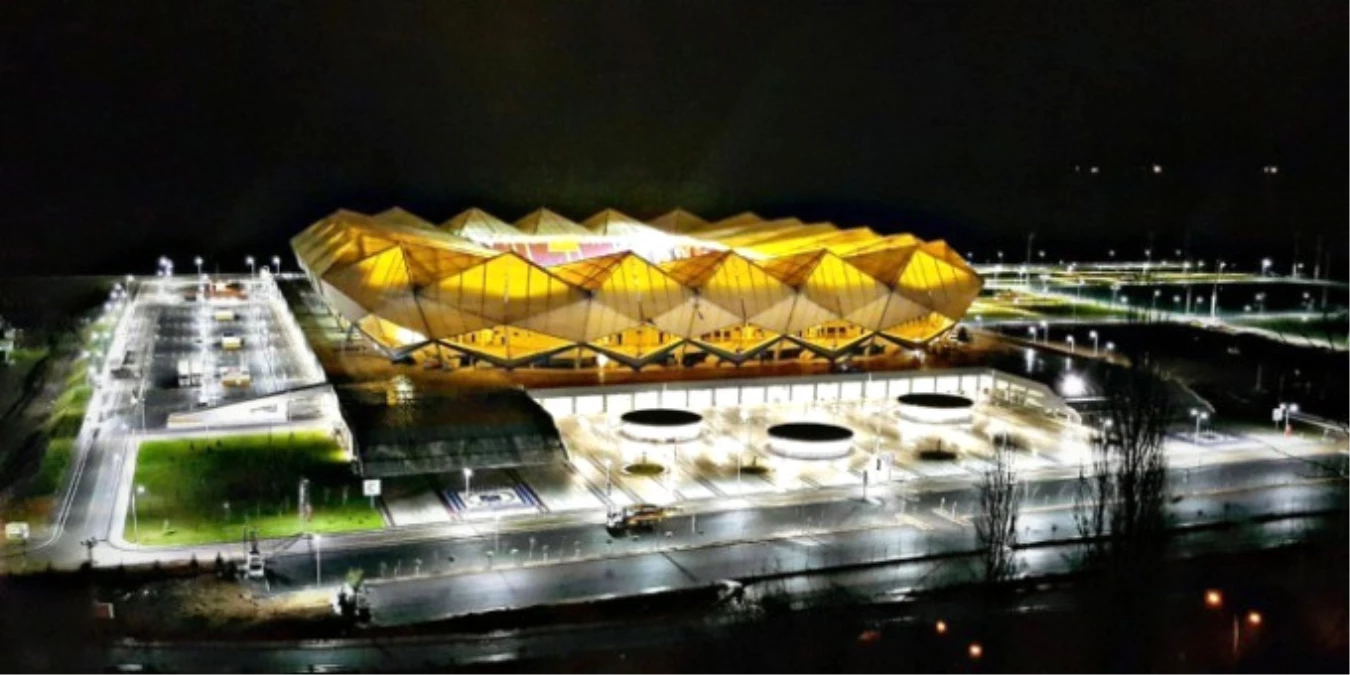 Trabzonspor, Yeni Stadında Seyirci Rekorunu Şimdiden Kırdı