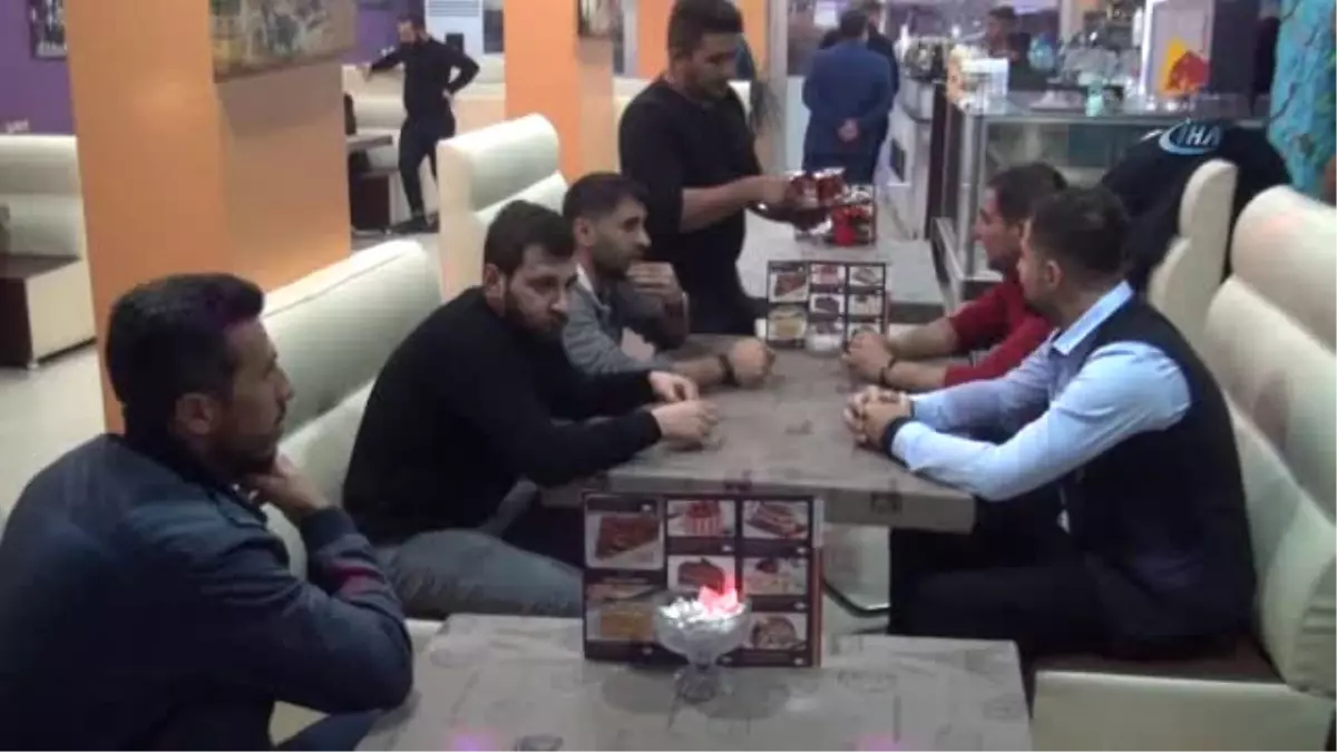 Ünlü İngiliz Sanatçı ile Düet Yapan Cizreli Mehmet, Şarkıcıyı Türkiye\'ye Davet Etti