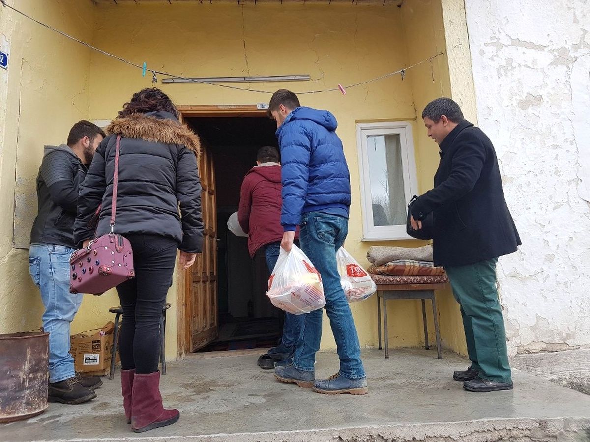 Yıldızeli\'nde İhtiyaç Sahibi Ailelere Gıda Yardımı