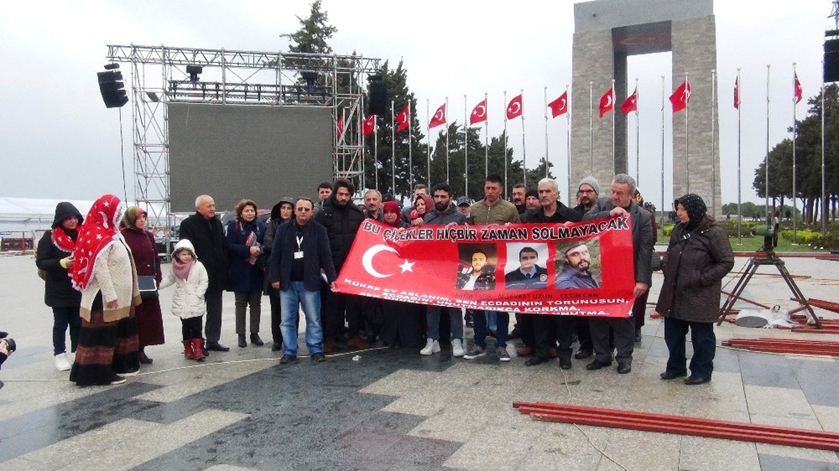 15 Temmuz Şehitlerinin Yakınları Çanakkale Şehitliği\'nde